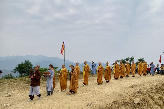 Ceremony of seating Buddha Statue and giving charity gifts of Hoa Phuc Pagoda, Ha Noi