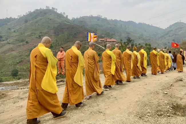 Ceremony of seating Buddha Statue and giving charity gifts of Hoa Phuc Pagoda, Ha Noi