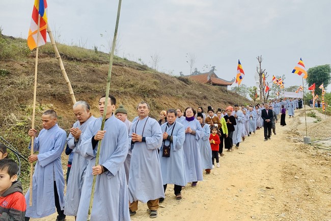 Ceremony of seating Buddha Statue and giving charity gifts of Hoa Phuc Pagoda, Ha Noi