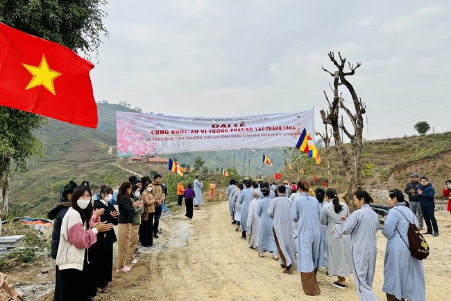 Ceremony of seating Buddha Statue and giving charity gifts of Hoa Phuc Pagoda, Ha Noi
