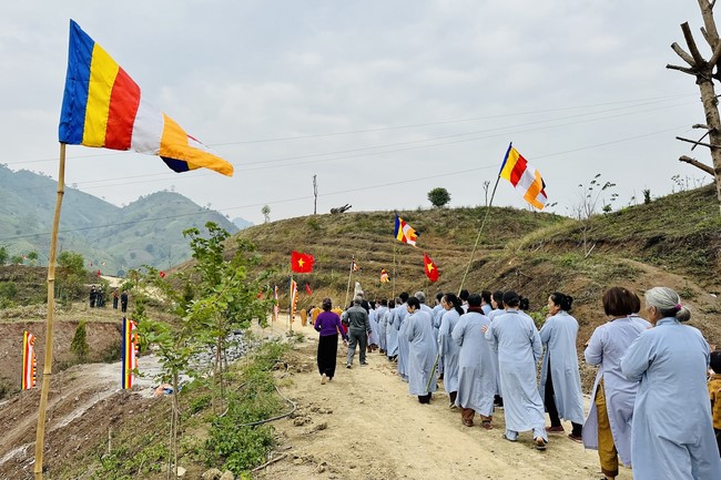 Ceremony of seating Buddha Statue and giving charity gifts of Hoa Phuc Pagoda, Ha Noi