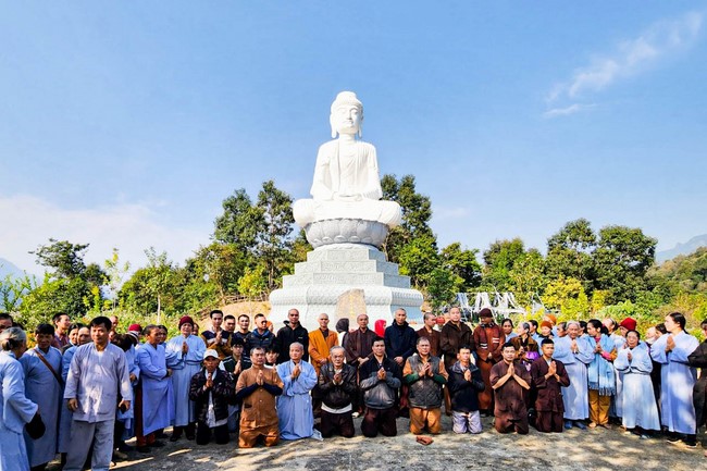 Ceremony of seating Buddha Statue and giving charity gifts of Hoa Phuc Pagoda, Ha Noi
