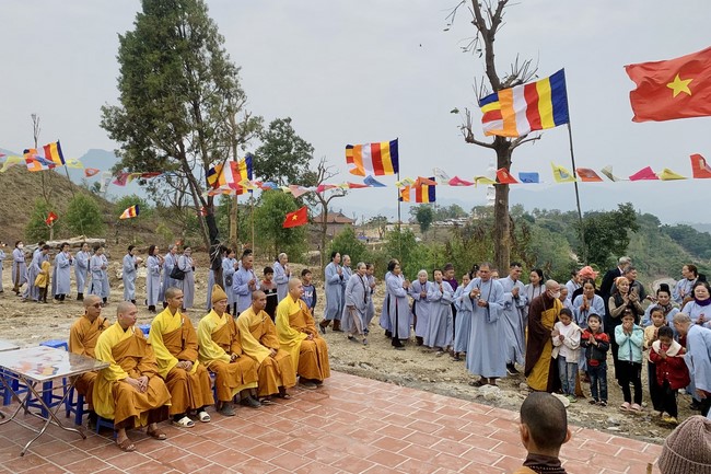 Ceremony of seating Buddha Statue and giving charity gifts of Hoa Phuc Pagoda, Ha Noi
