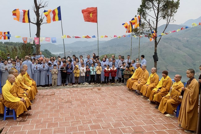 Ceremony of seating Buddha Statue and giving charity gifts of Hoa Phuc Pagoda, Ha Noi