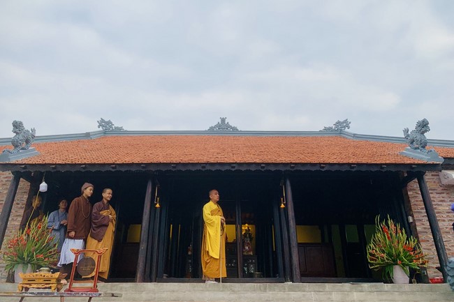 Ceremony of seating Buddha Statue and giving charity gifts of Hoa Phuc Pagoda, Ha Noi