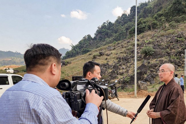 Ceremony of seating Buddha Statue and giving charity gifts of Hoa Phuc Pagoda, Ha Noi