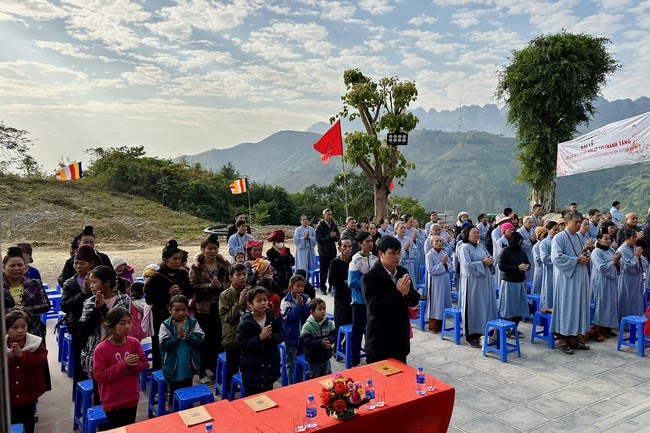 Ceremony of seating Buddha Statue and giving charity gifts of Hoa Phuc Pagoda, Ha Noi