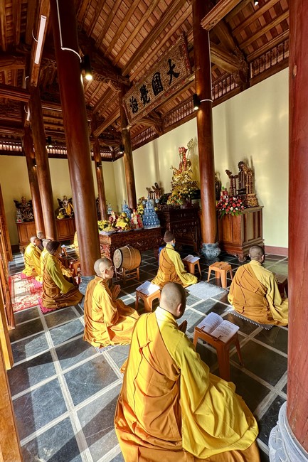 Ceremony of seating Buddha Statue and giving charity gifts of Hoa Phuc Pagoda, Ha Noi