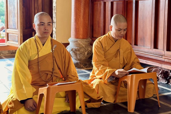 Ceremony of seating Buddha Statue and giving charity gifts of Hoa Phuc Pagoda, Ha Noi