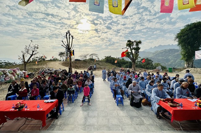 Ceremony of seating Buddha Statue and giving charity gifts of Hoa Phuc Pagoda, Ha Noi