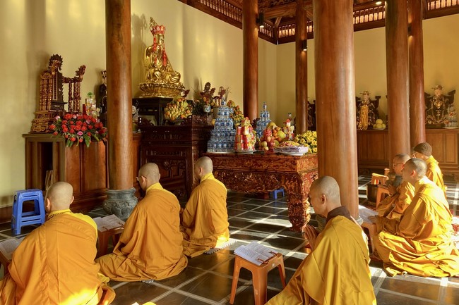 Ceremony of seating Buddha Statue and giving charity gifts of Hoa Phuc Pagoda, Ha Noi