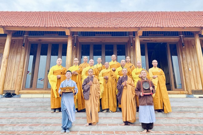Ceremony of seating Buddha Statue and giving charity gifts of Hoa Phuc Pagoda, Ha Noi
