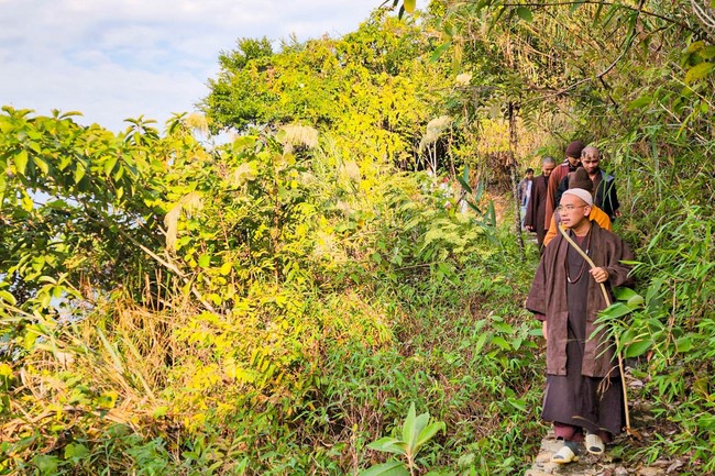Ceremony of seating Buddha Statue and giving charity gifts of Hoa Phuc Pagoda, Ha Noi
