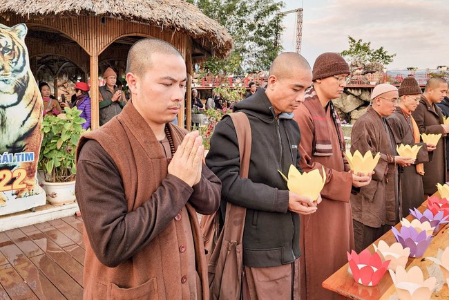 Ceremony of seating Buddha Statue and giving charity gifts of Hoa Phuc Pagoda, Ha Noi