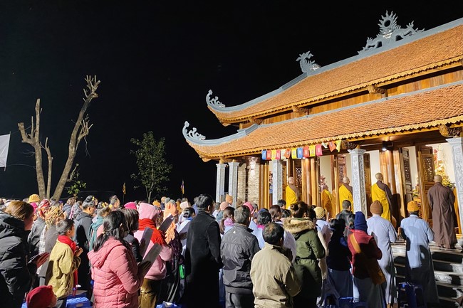 Ceremony of seating Buddha Statue and giving charity gifts of Hoa Phuc Pagoda, Ha Noi