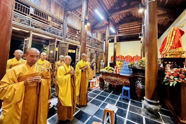 Ceremony of seating Buddha Statue and giving charity gifts of Hoa Phuc Pagoda, Ha Noi