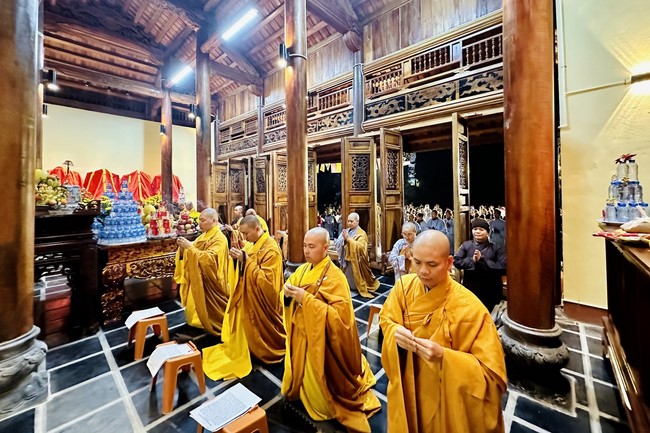 Ceremony of seating Buddha Statue and giving charity gifts of Hoa Phuc Pagoda, Ha Noi