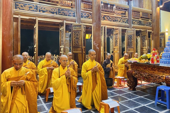 Ceremony of seating Buddha Statue and giving charity gifts of Hoa Phuc Pagoda, Ha Noi