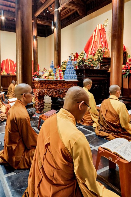 Ceremony of seating Buddha Statue and giving charity gifts of Hoa Phuc Pagoda, Ha Noi