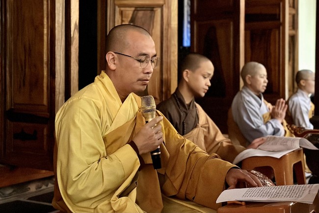 Ceremony of seating Buddha Statue and giving charity gifts of Hoa Phuc Pagoda, Ha Noi