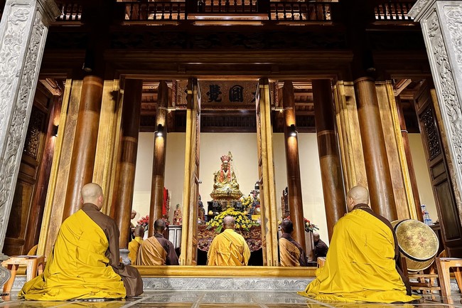 Ceremony of seating Buddha Statue and giving charity gifts of Hoa Phuc Pagoda, Ha Noi