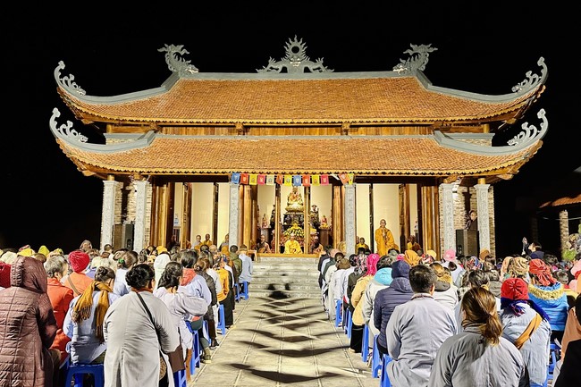 Ceremony of seating Buddha Statue and giving charity gifts of Hoa Phuc Pagoda, Ha Noi