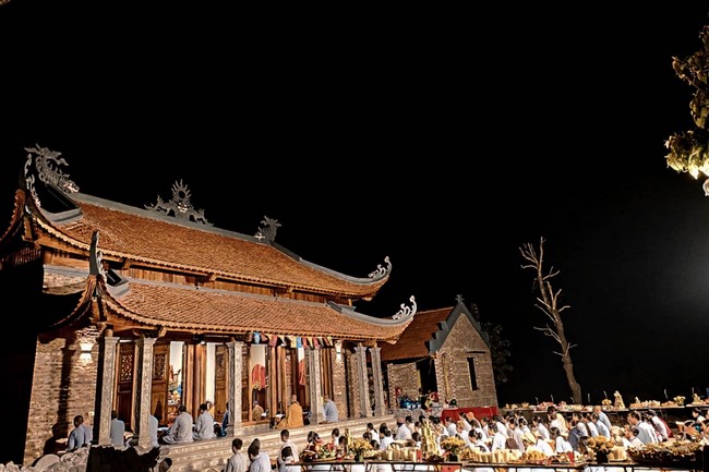 Ceremony of seating Buddha Statue and giving charity gifts of Hoa Phuc Pagoda, Ha Noi