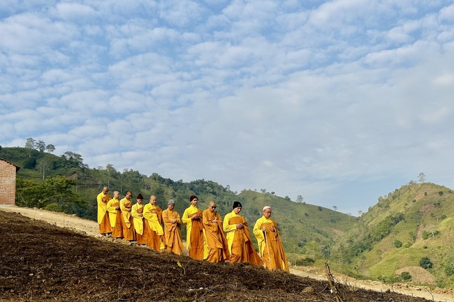 Ceremony of seating Buddha Statue and giving charity gifts of Hoa Phuc Pagoda, Ha Noi