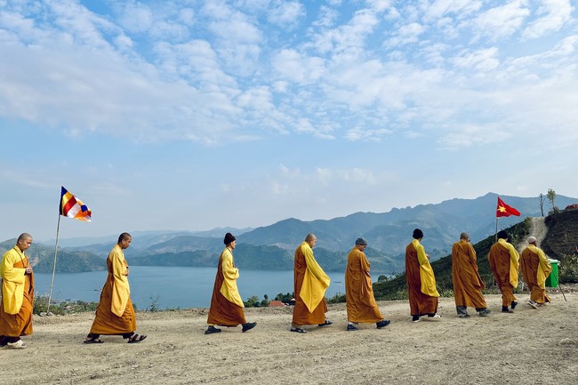 Ceremony of seating Buddha Statue and giving charity gifts of Hoa Phuc Pagoda, Ha Noi