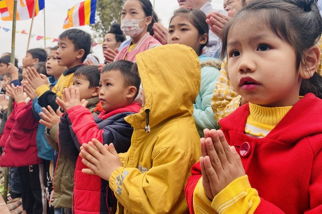 Ceremony of seating Buddha Statue and giving charity gifts of Hoa Phuc Pagoda, Ha Noi