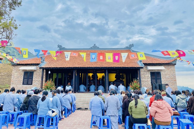 Ceremony of seating Buddha Statue and giving charity gifts of Hoa Phuc Pagoda, Ha Noi