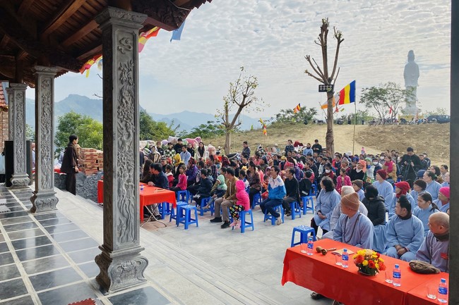 Ceremony of seating Buddha Statue and giving charity gifts of Hoa Phuc Pagoda, Ha Noi