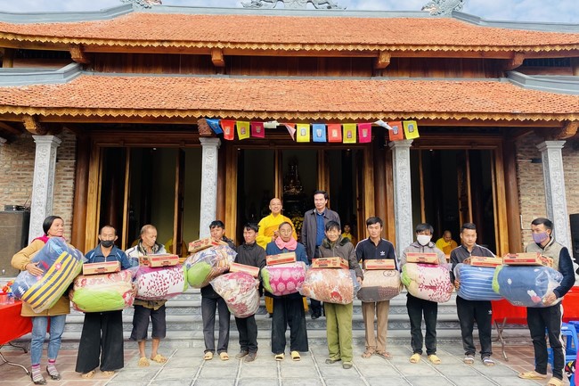 Ceremony of seating Buddha Statue and giving charity gifts of Hoa Phuc Pagoda, Ha Noi