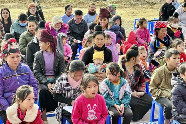 Ceremony of seating Buddha Statue and giving charity gifts of Hoa Phuc Pagoda, Ha Noi