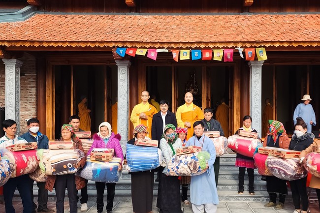 Ceremony of seating Buddha Statue and giving charity gifts of Hoa Phuc Pagoda, Ha Noi