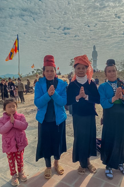 Ceremony of seating Buddha Statue and giving charity gifts of Hoa Phuc Pagoda, Ha Noi