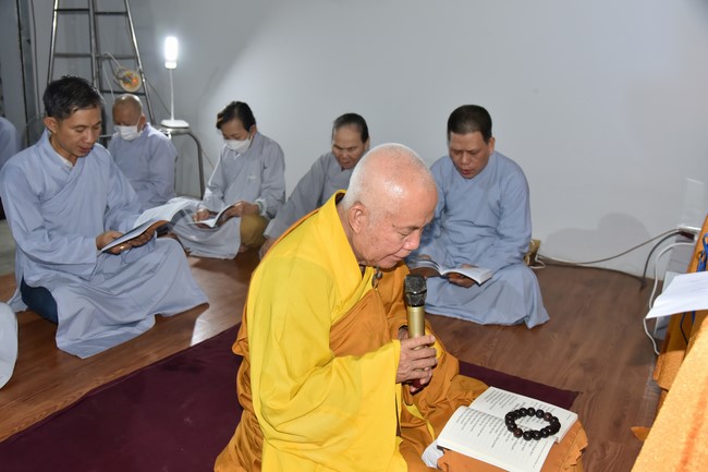 Lễ cầu an cơ sở in vải ở Hóc Môn