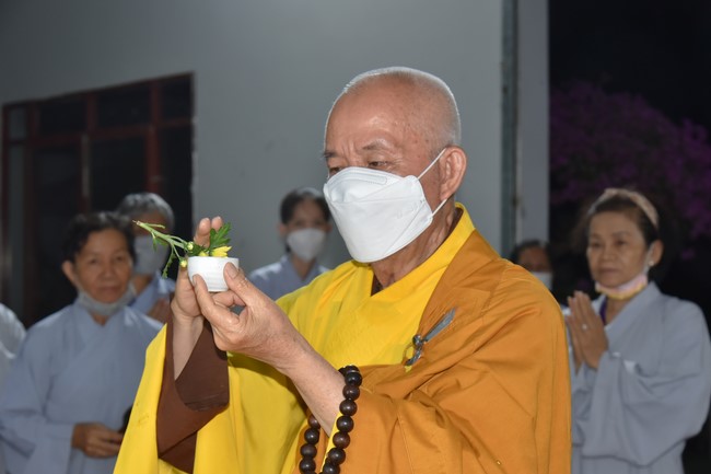 Lễ cầu an cơ sở in vải ở Hóc Môn