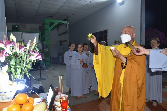 Lễ cầu an cơ sở in vải ở Hóc Môn