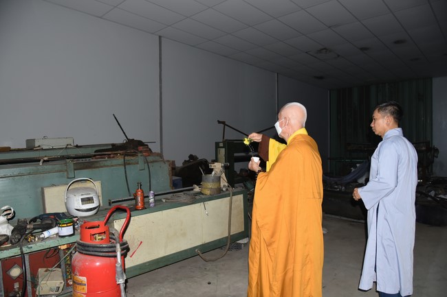 Lễ cầu an cơ sở in vải ở Hóc Môn