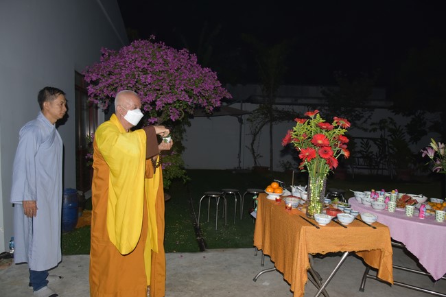 Lễ cầu an cơ sở in vải ở Hóc Môn