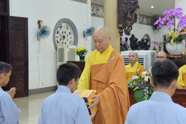 Lễ thế phát xuất gia 08/12 Nhâm Dần