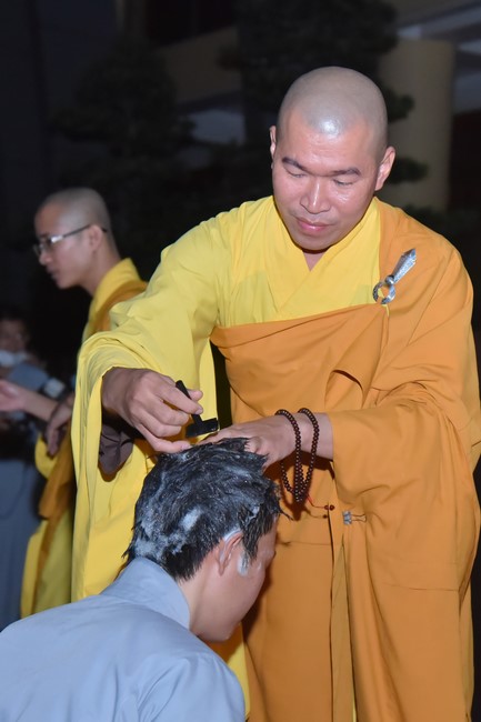 Lễ thế phát xuất gia 08/12 Nhâm Dần