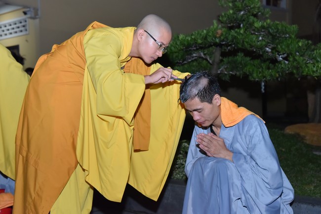 Lễ thế phát xuất gia 08/12 Nhâm Dần