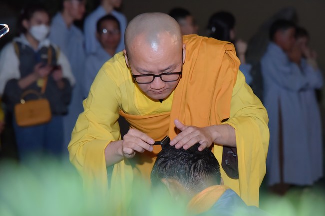 Lễ thế phát xuất gia 08/12 Nhâm Dần