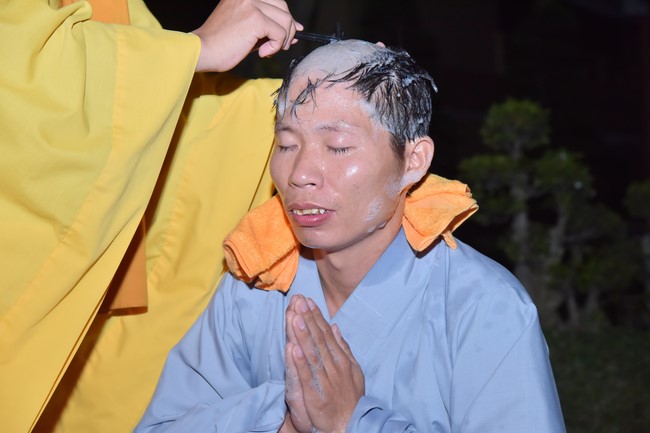 Lễ thế phát xuất gia 08/12 Nhâm Dần