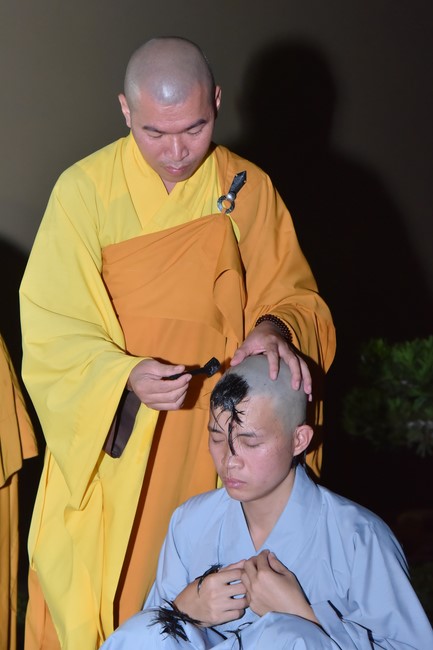 Lễ thế phát xuất gia 08/12 Nhâm Dần