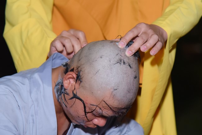 Lễ thế phát xuất gia 08/12 Nhâm Dần