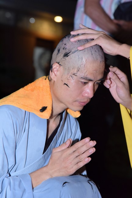 Lễ thế phát xuất gia 08/12 Nhâm Dần