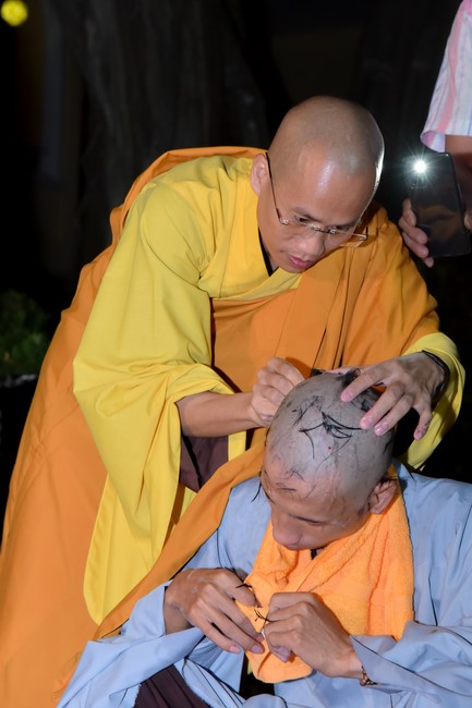 Lễ thế phát xuất gia 08/12 Nhâm Dần